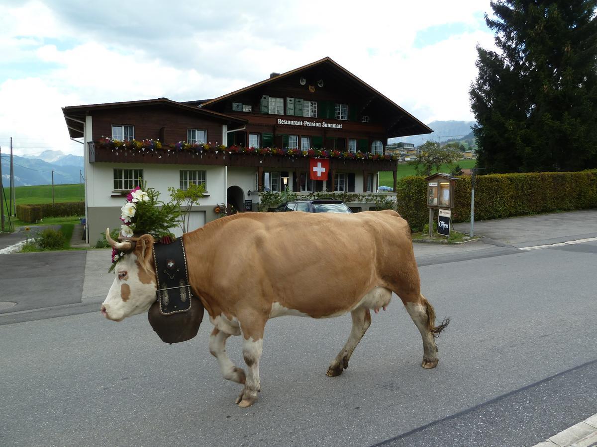 Hotel Restaurant Sunnmatt Aeschi Bei Spiez Exterior foto